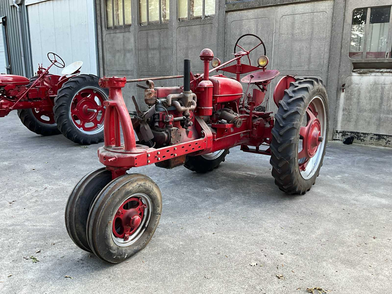 McCormick Benzine - טרקטור חקלאי: תמונה 1 McCormick Benzine - טרקטור חקלאי: תמונה 1