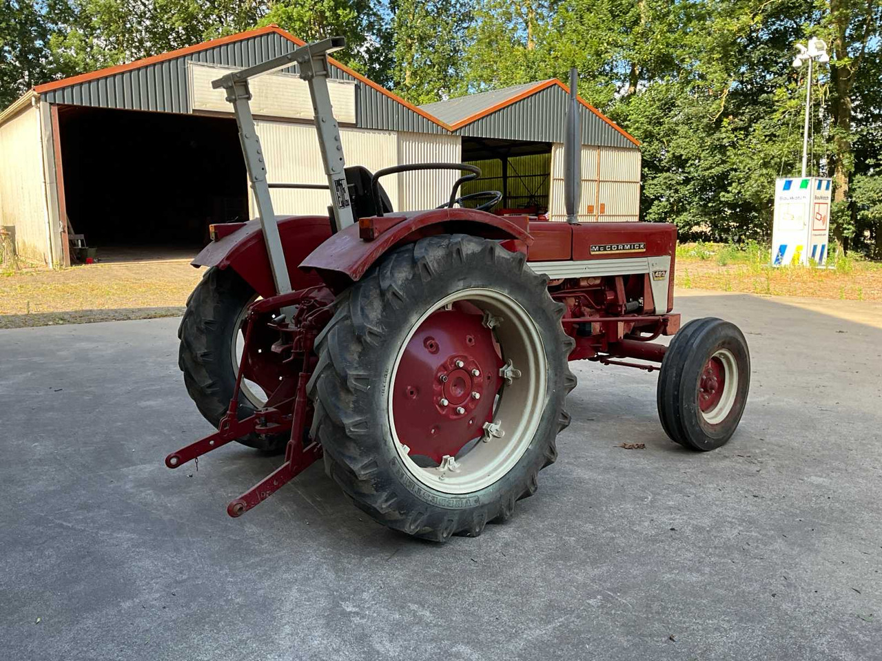 McCormick International 423 - טרקטור חקלאי: תמונה 3 McCormick International 423 - טרקטור חקלאי: תמונה 3