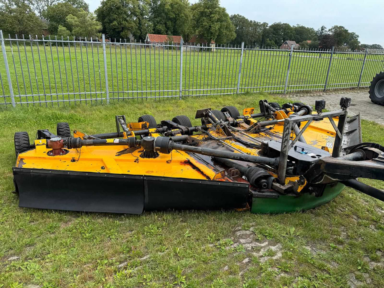 Mcconnel SR620 - ציוד חציר ומספוא: תמונה 2 Mcconnel SR620 - ציוד חציר ומספוא: תמונה 2