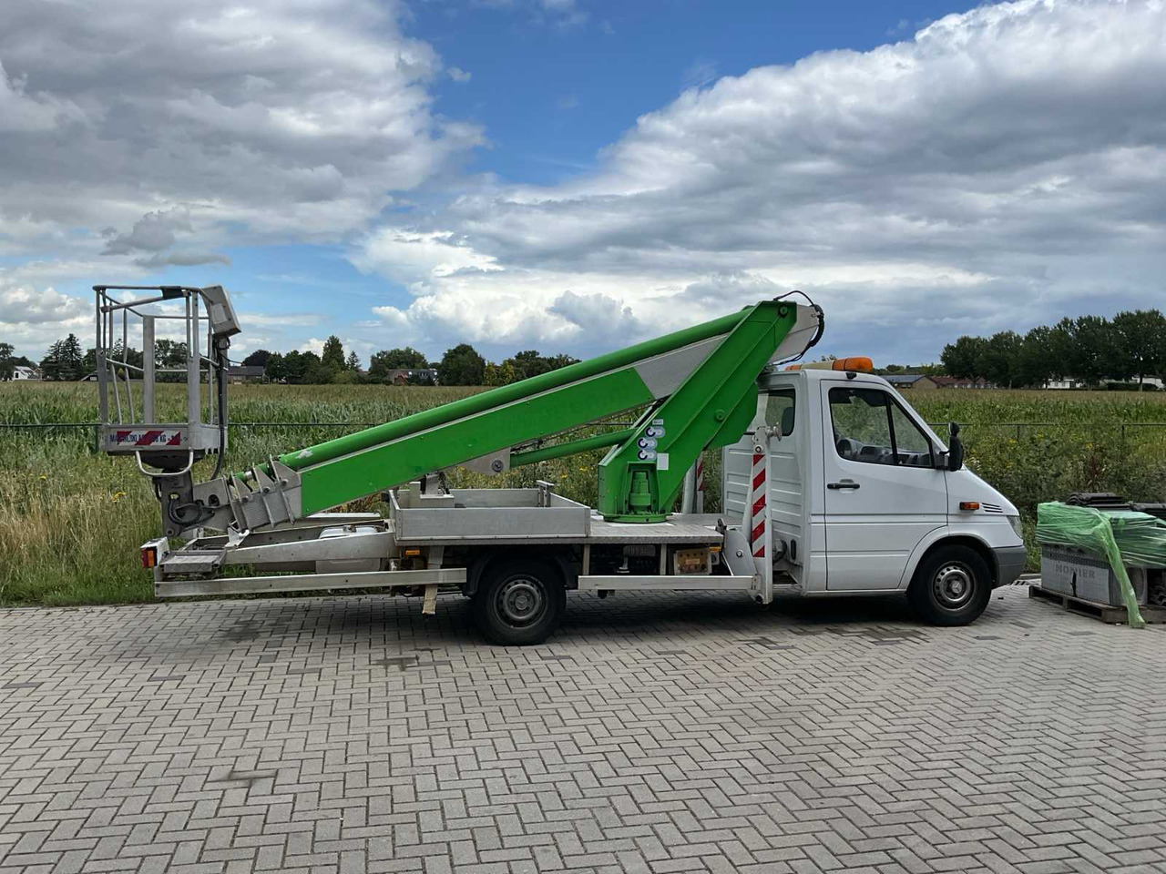 Mercedes 903.6 - פלטפורמה אווירית: תמונה 2 Mercedes 903.6 - פלטפורמה אווירית: תמונה 2