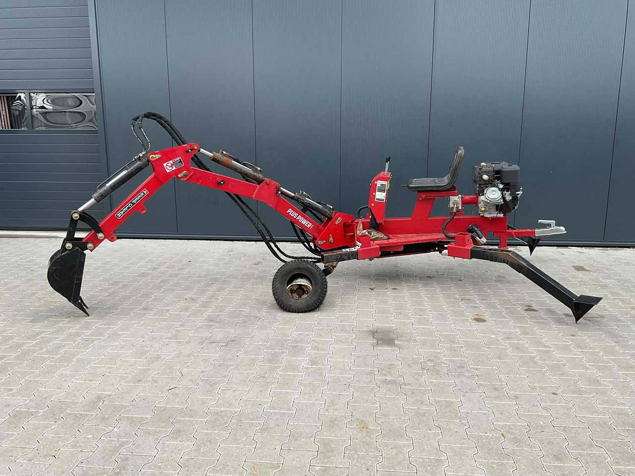 Mini-graafmachine met trekhaak - מיני מחפר: תמונה 1 Mini-graafmachine met trekhaak - מיני מחפר: תמונה 1