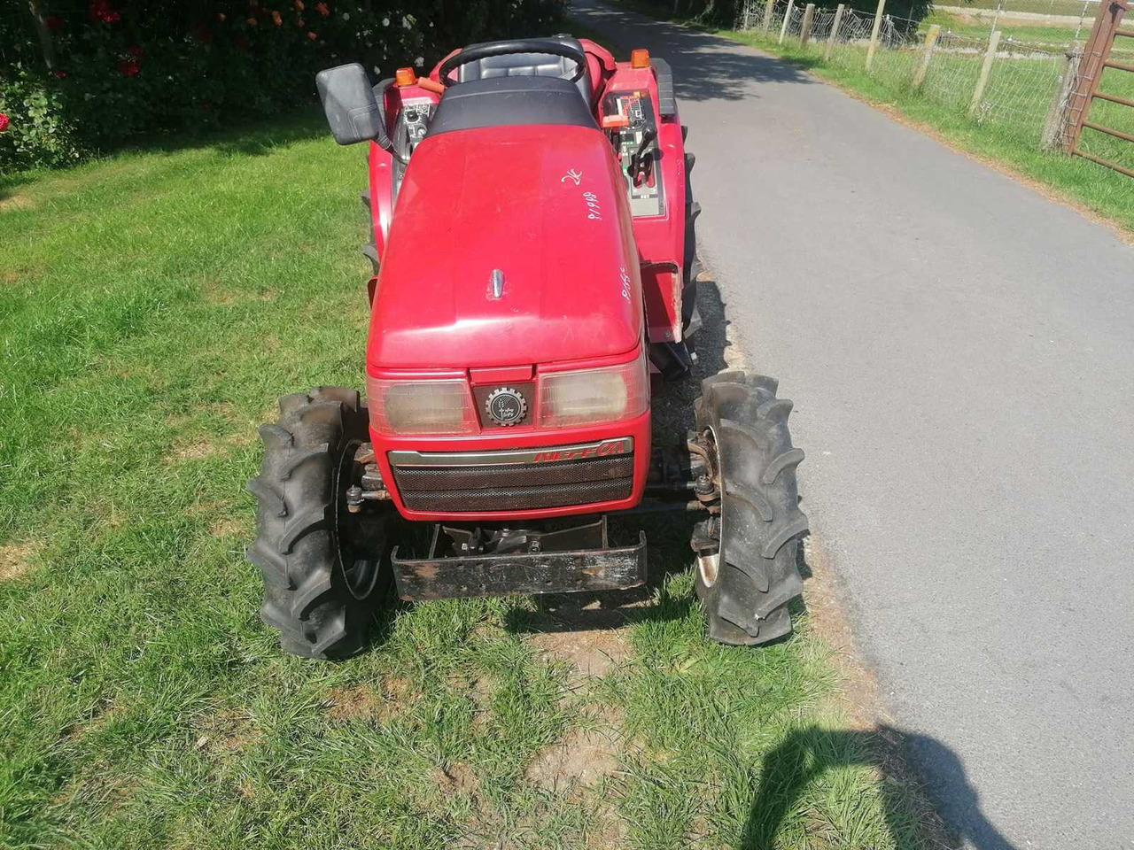 Mitsubishi MT205 - טרקטור קומפקטי: תמונה 2 Mitsubishi MT205 - טרקטור קומפקטי: תמונה 2