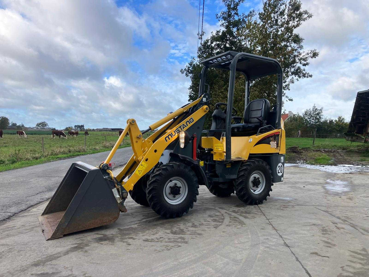 Mustang AL 100 - מעמיס גלגלים: תמונה 3 Mustang AL 100 - מעמיס גלגלים: תמונה 3