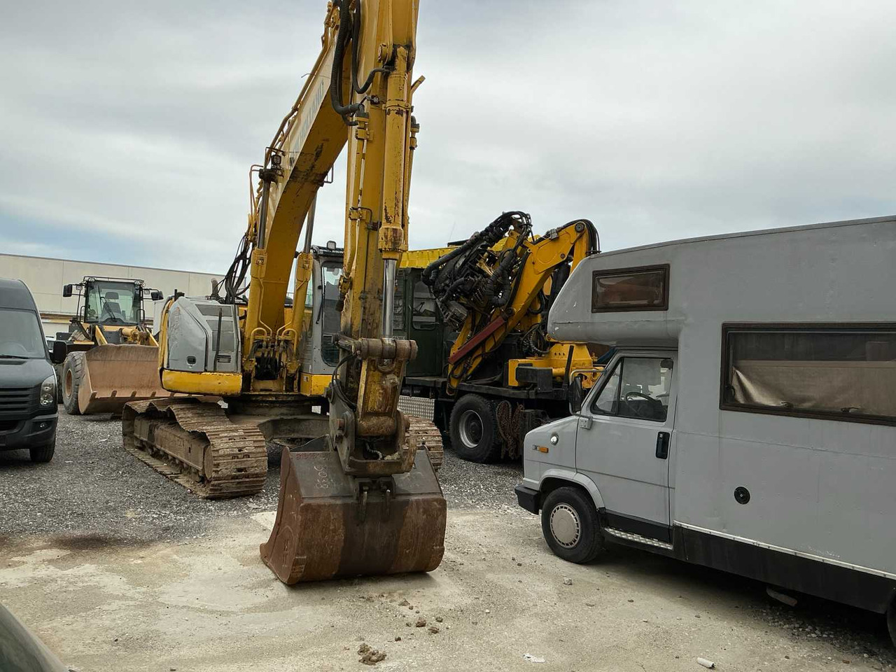 New Holland E235BSR-2 - מחפר סורק: תמונה 2 New Holland E235BSR-2 - מחפר סורק: תמונה 2