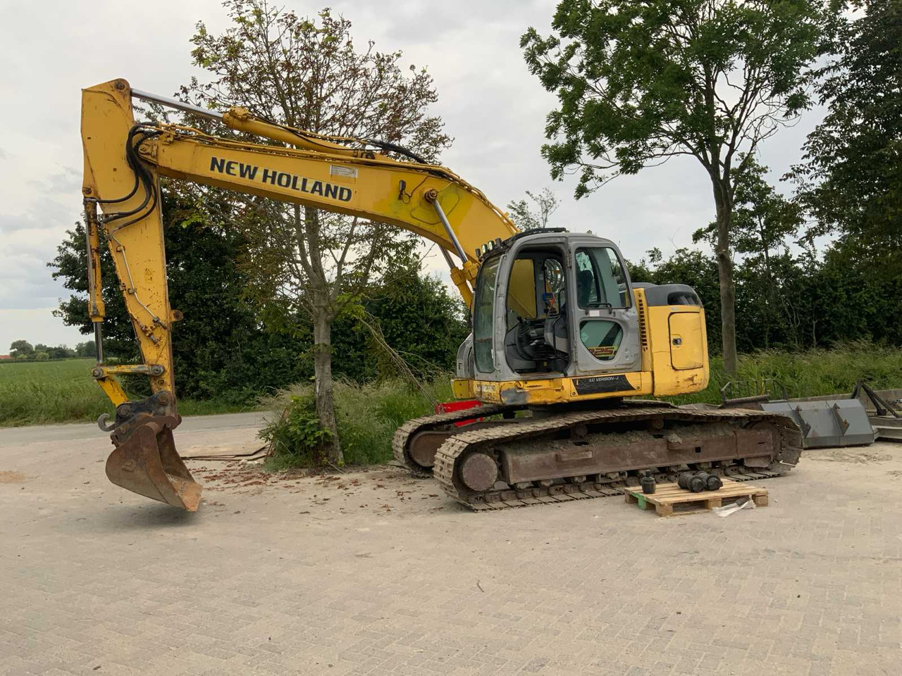 New Holland Kobelco E225BSR - מחפר סורק: תמונה 1 New Holland Kobelco E225BSR - מחפר סורק: תמונה 1