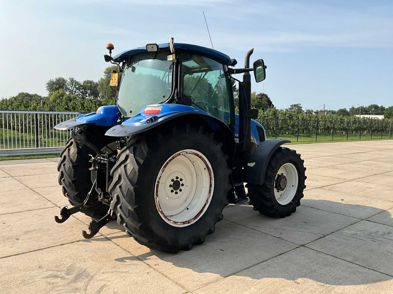 New Holland T6010 - טרקטור חקלאי: תמונה 4 New Holland T6010 - טרקטור חקלאי: תמונה 4