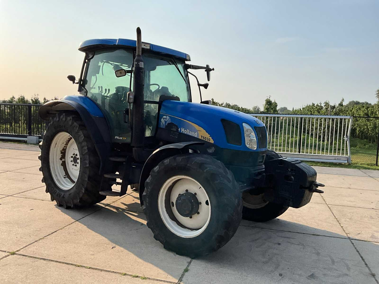 New Holland T6030 - טרקטור חקלאי: תמונה 3 New Holland T6030 - טרקטור חקלאי: תמונה 3