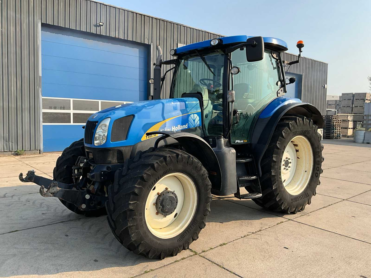 New Holland T6070 - טרקטור חקלאי: תמונה 1 New Holland T6070 - טרקטור חקלאי: תמונה 1