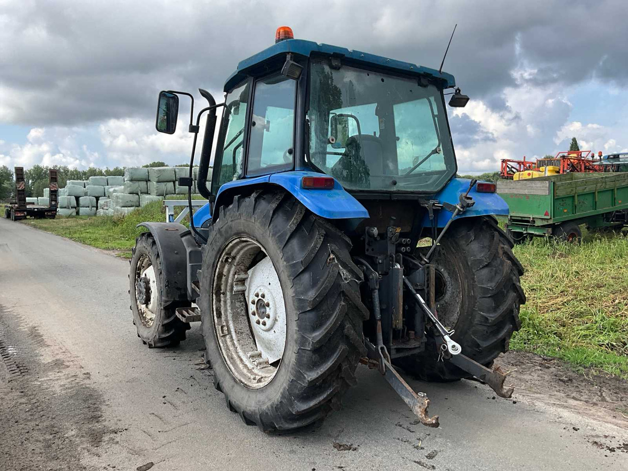New Holland TL90 - טרקטור חקלאי: תמונה 3 New Holland TL90 - טרקטור חקלאי: תמונה 3