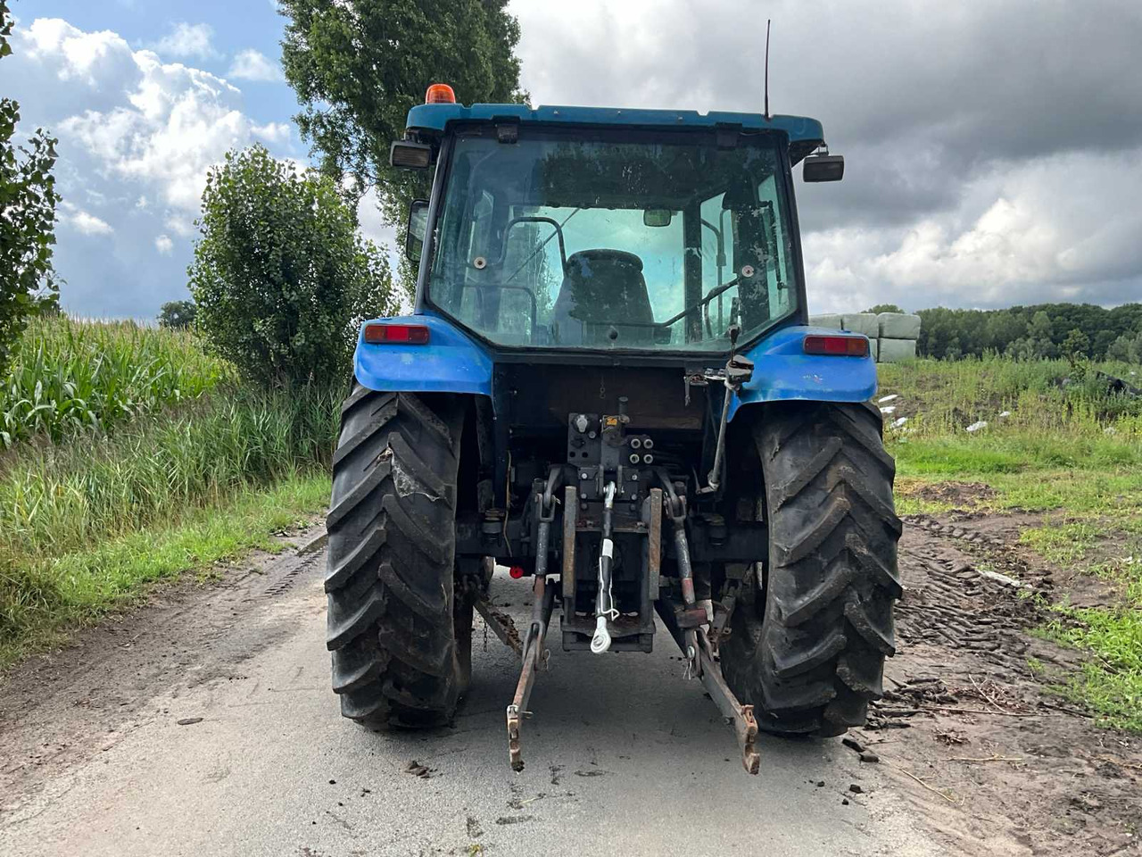 New Holland TL90 - טרקטור חקלאי: תמונה 4 New Holland TL90 - טרקטור חקלאי: תמונה 4
