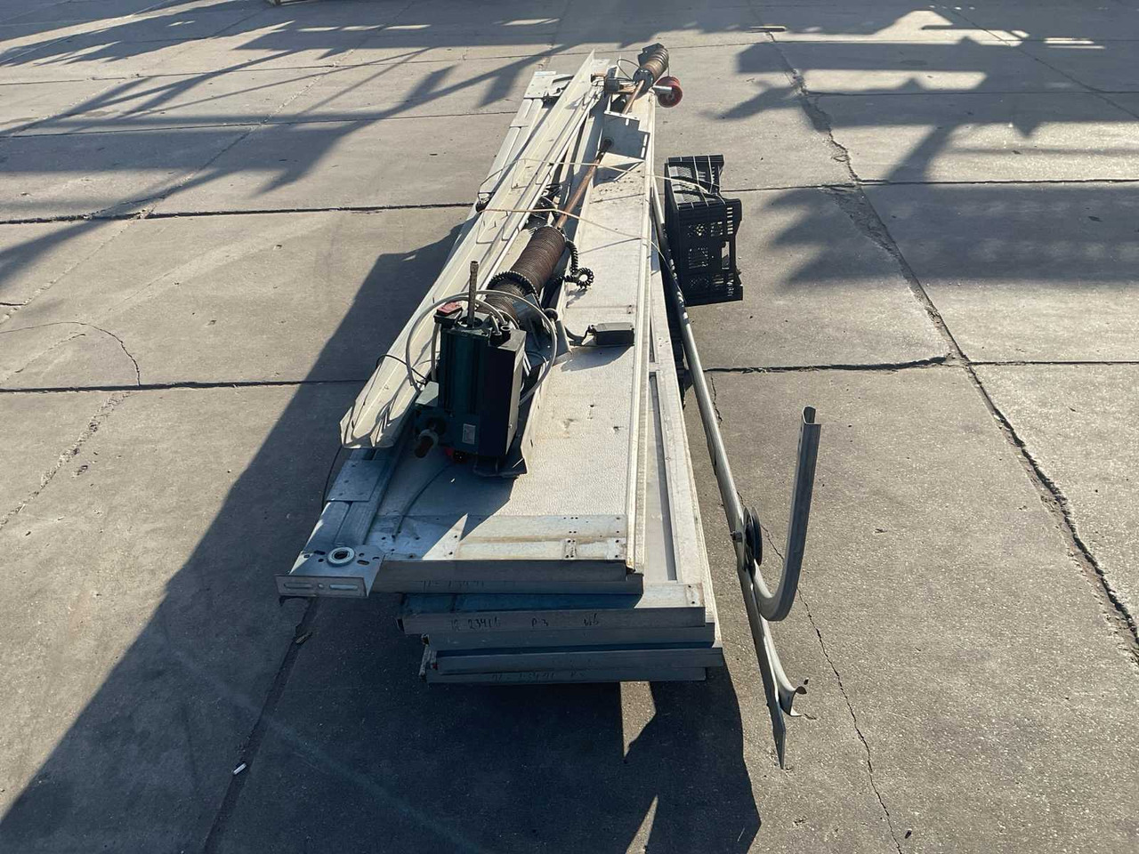 Overhead door - ציוד בנייה: תמונה 2 Overhead door - ציוד בנייה: תמונה 2