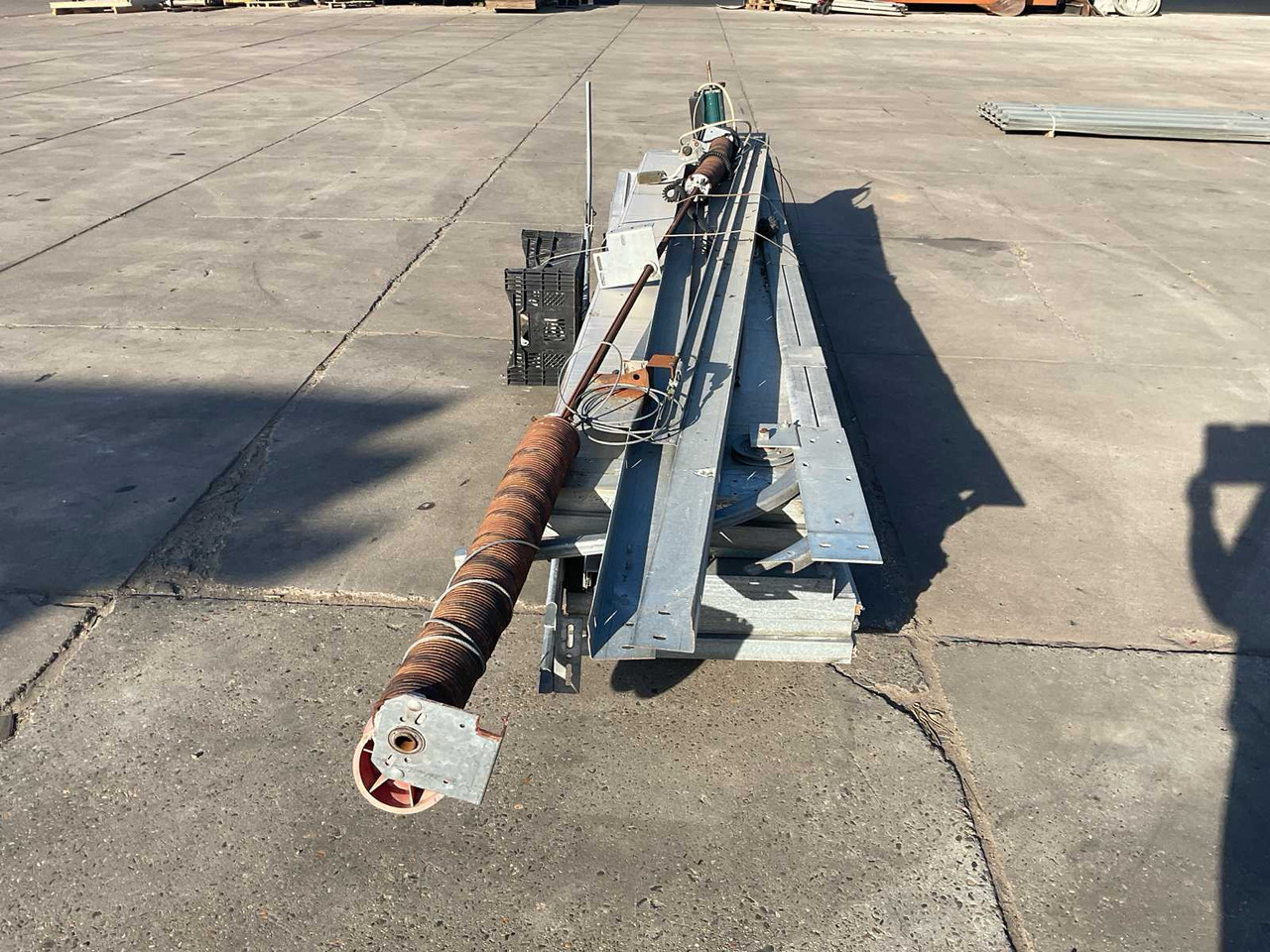 Overhead door - ציוד בנייה: תמונה 5 Overhead door - ציוד בנייה: תמונה 5