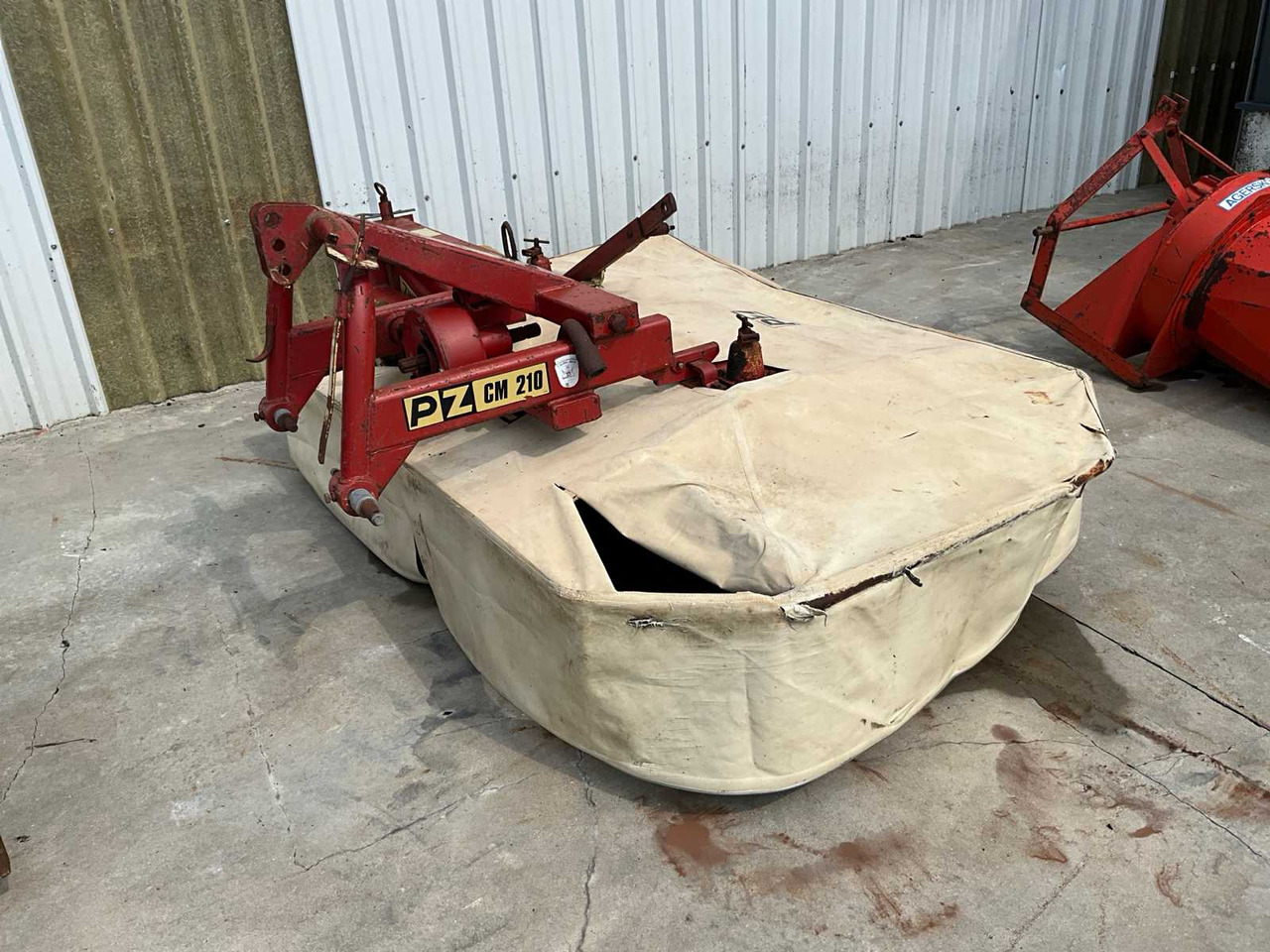 PZ CM210 - מכסחת תבואה/ עשבים: תמונה 1 PZ CM210 - מכסחת תבואה/ עשבים: תמונה 1