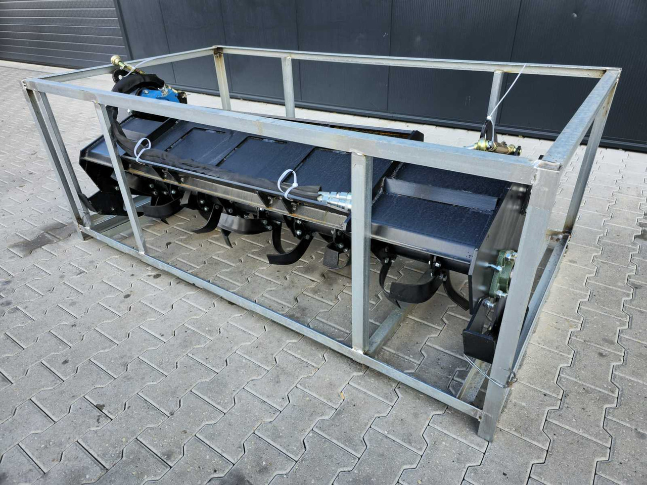 Rhino-Cross 1110x2160x800 - קלטרת: תמונה 1 Rhino-Cross 1110x2160x800 - קלטרת: תמונה 1