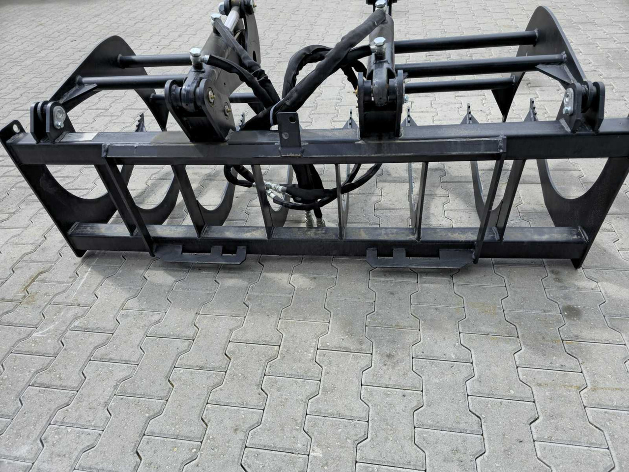 Rhino-cross 72 inch fork grapple - צרופה עבור מכונת בנייה: תמונה 5 Rhino-cross 72 inch fork grapple - צרופה עבור מכונת בנייה: תמונה 5
