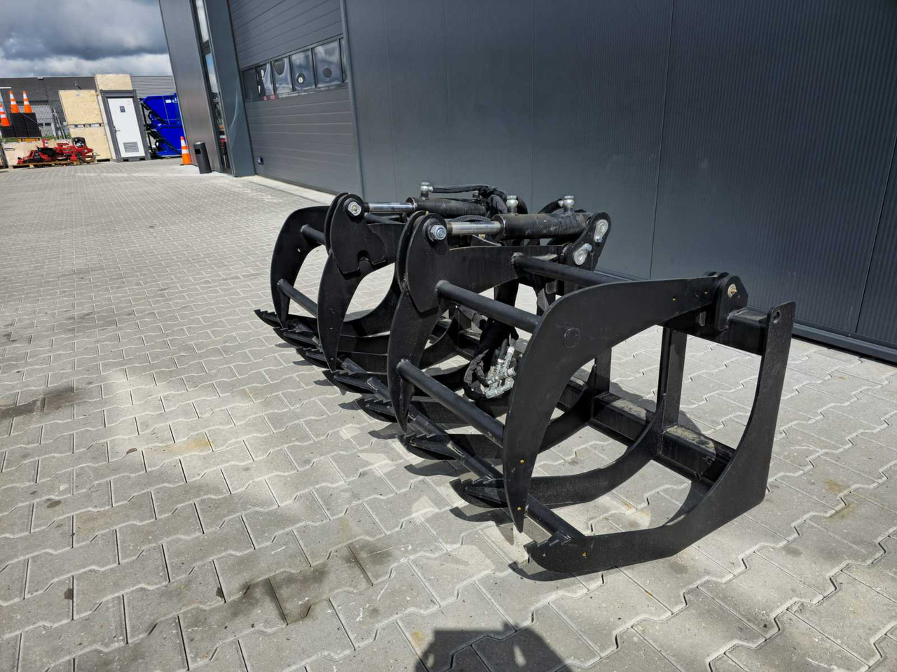 Rhino-cross 72 inch fork grapple - צרופה עבור מכונת בנייה: תמונה 4 Rhino-cross 72 inch fork grapple - צרופה עבור מכונת בנייה: תמונה 4