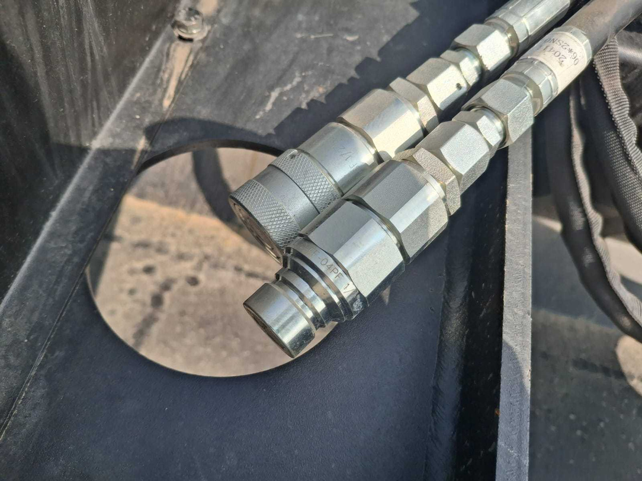 Rhino-cross 72 inch grapple Bucket - ציוד עיבוד קרקע: תמונה 5 Rhino-cross 72 inch grapple Bucket - ציוד עיבוד קרקע: תמונה 5