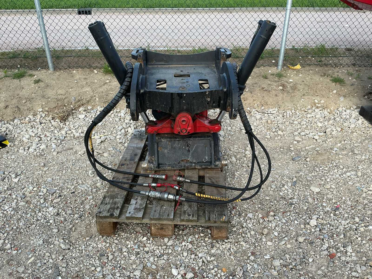 Rototilt R4 - דלי מחפר: תמונה 2 Rototilt R4 - דלי מחפר: תמונה 2