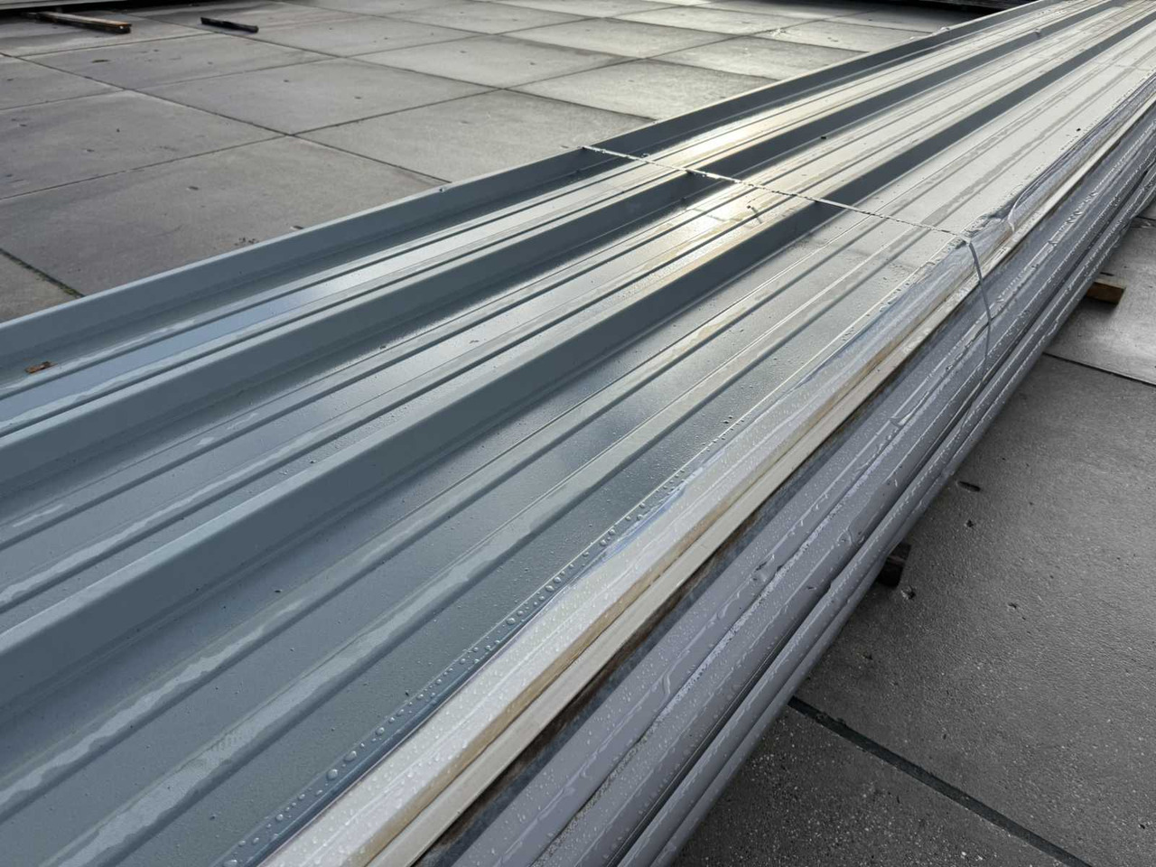 Sandwich roof panel (10x) - ציוד בנייה: תמונה 1 Sandwich roof panel (10x) - ציוד בנייה: תמונה 1