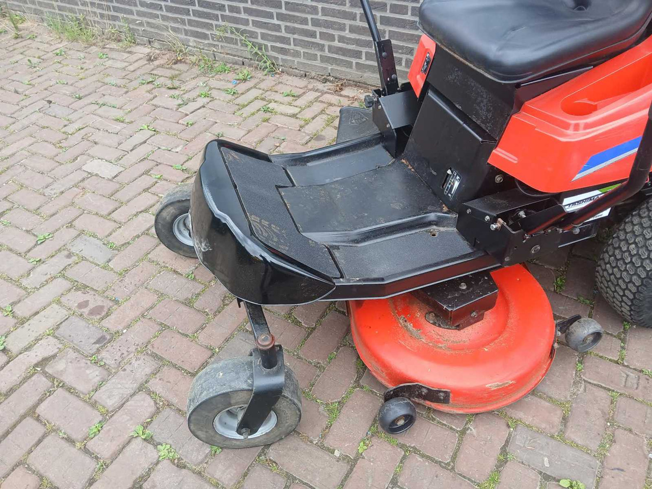 Simplicity zeroturnmaaier - מכסחת גינה: תמונה 3 Simplicity zeroturnmaaier - מכסחת גינה: תמונה 3