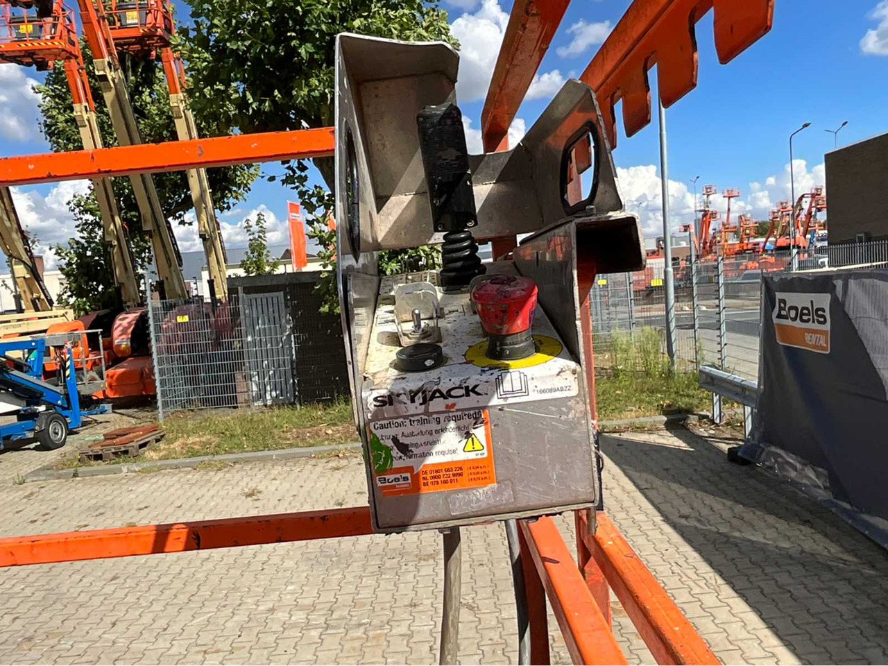 פלטפורמה אווירית SkyJack SJ 6826RT: תמונה 19