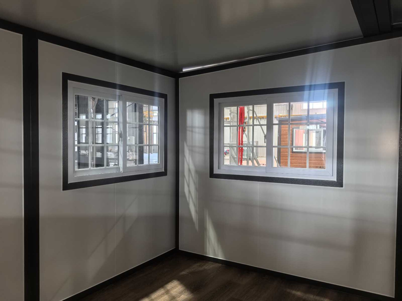 Stahlworks Deluxe (19ft*13ft) - מכולת בנייה: תמונה 3 Stahlworks Deluxe (19ft*13ft) - מכולת בנייה: תמונה 3
