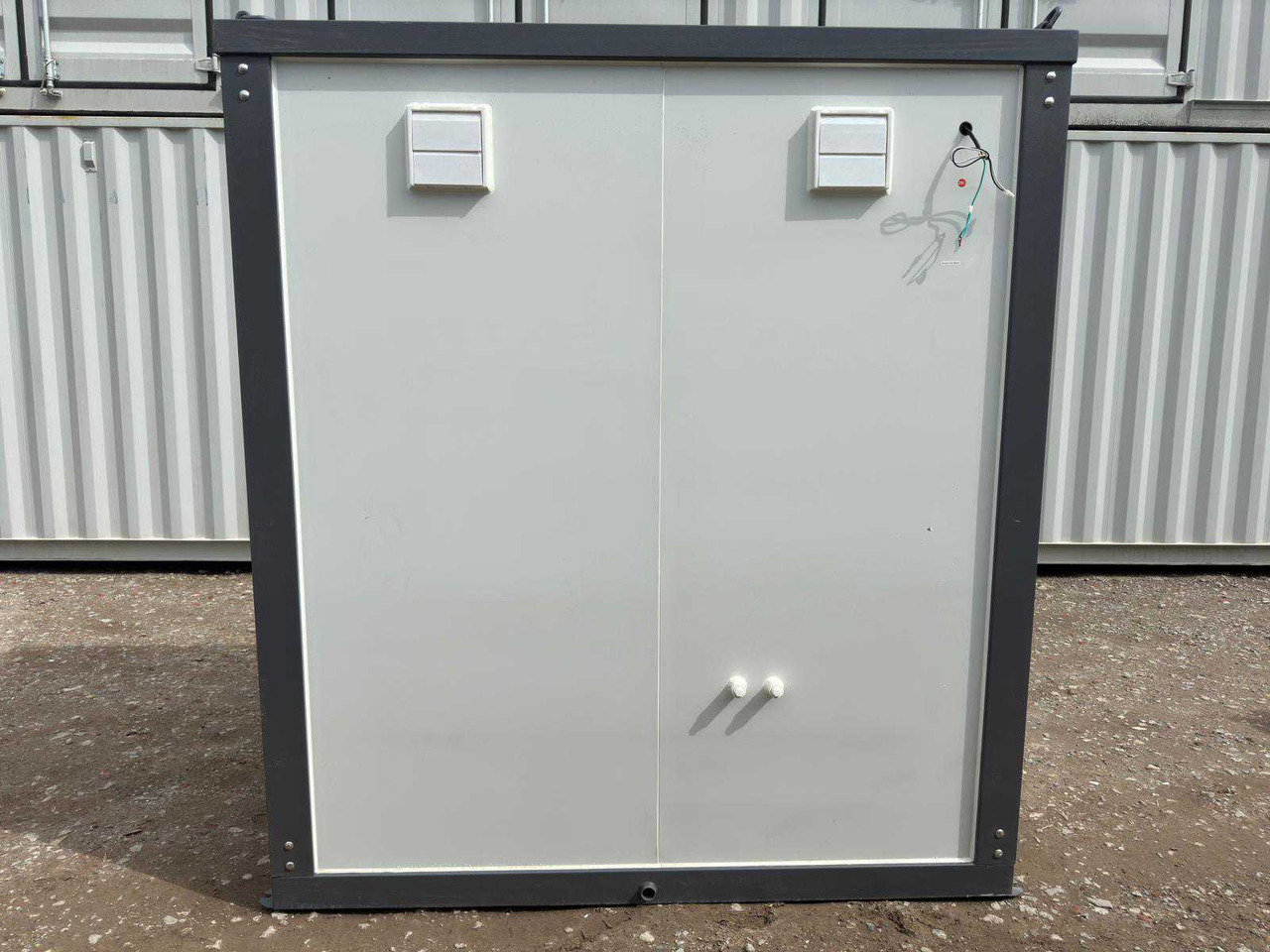Stahlworks Double - מכולת בנייה: תמונה 5 Stahlworks Double - מכולת בנייה: תמונה 5