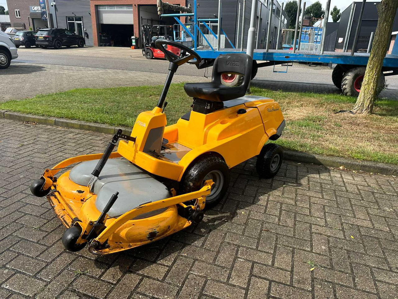 Stiga Villa President - מכסחת גינה: תמונה 1 Stiga Villa President - מכסחת גינה: תמונה 1