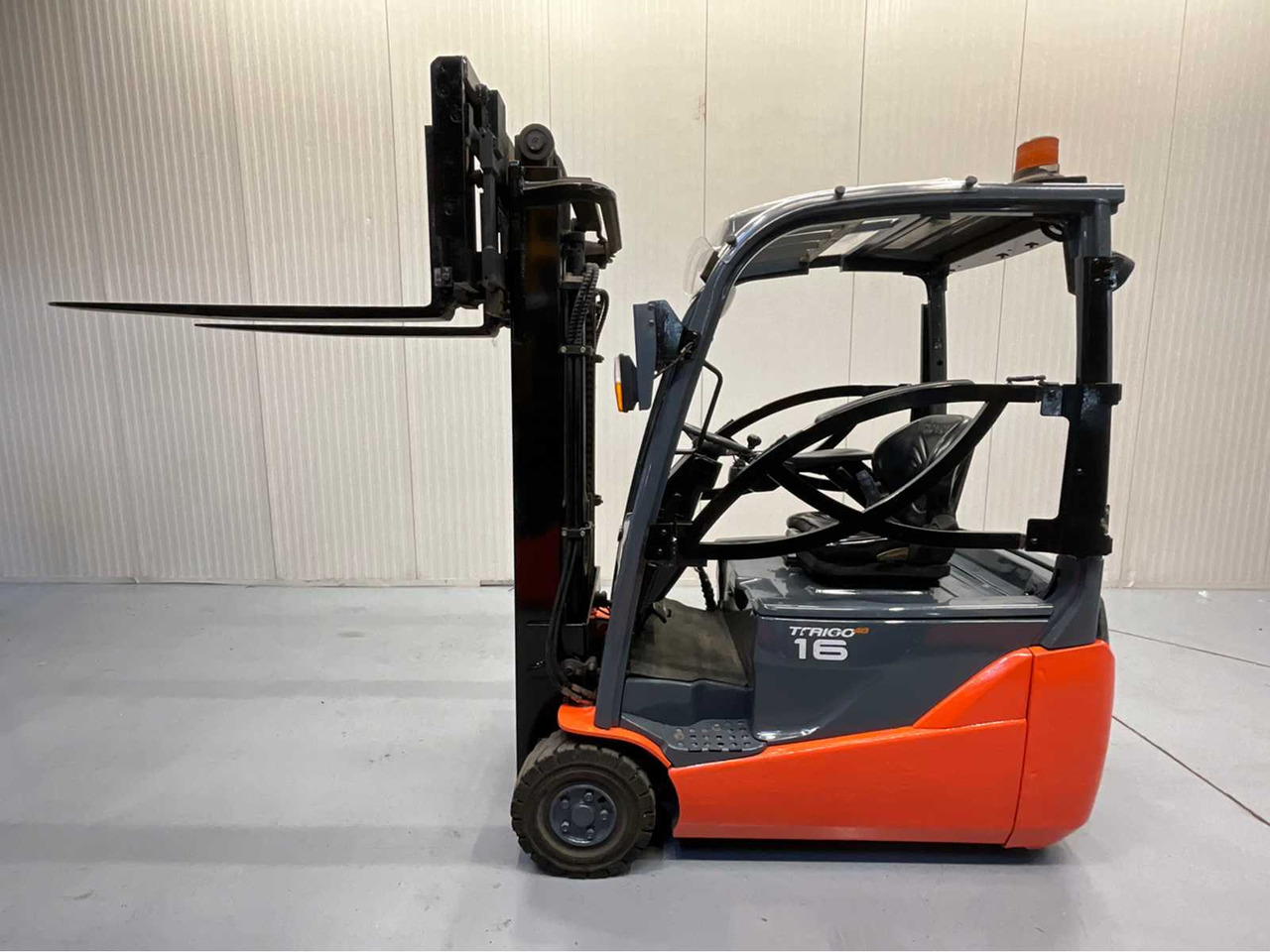 TOYOTA - 8FBE16T - FORKLIFT, FORK POSITIONER, SIDE-SHIFT, BLUESPOT, 2018 - מלגזה: תמונה 1 TOYOTA - 8FBE16T - FORKLIFT, FORK POSITIONER, SIDE-SHIFT, BLUESPOT, 2018 - מלגזה: תמונה 1
