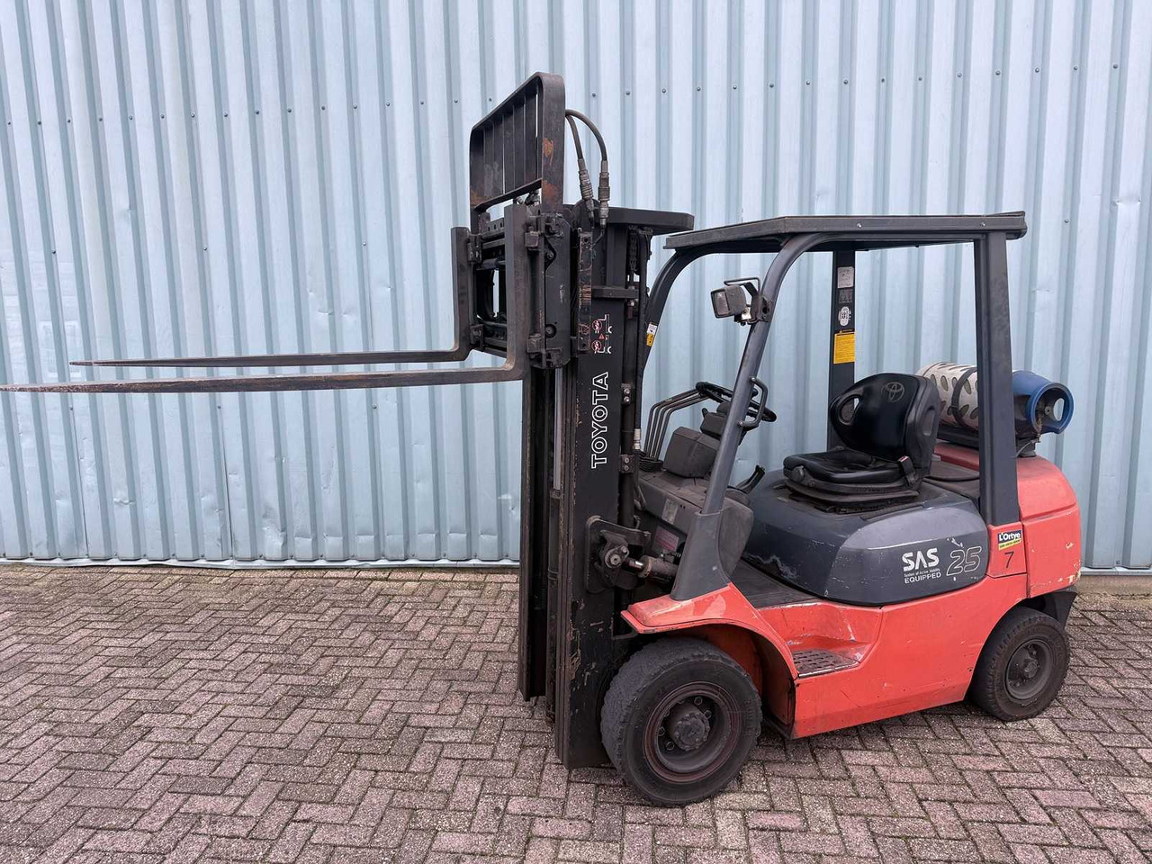 מלגזה TOYOTA FORKLIFT WITH 4TH VALVE-FORK POSITIONER-SIDESHIFT-470CM HIGH-LOW HOURS 6445: תמונה 8
