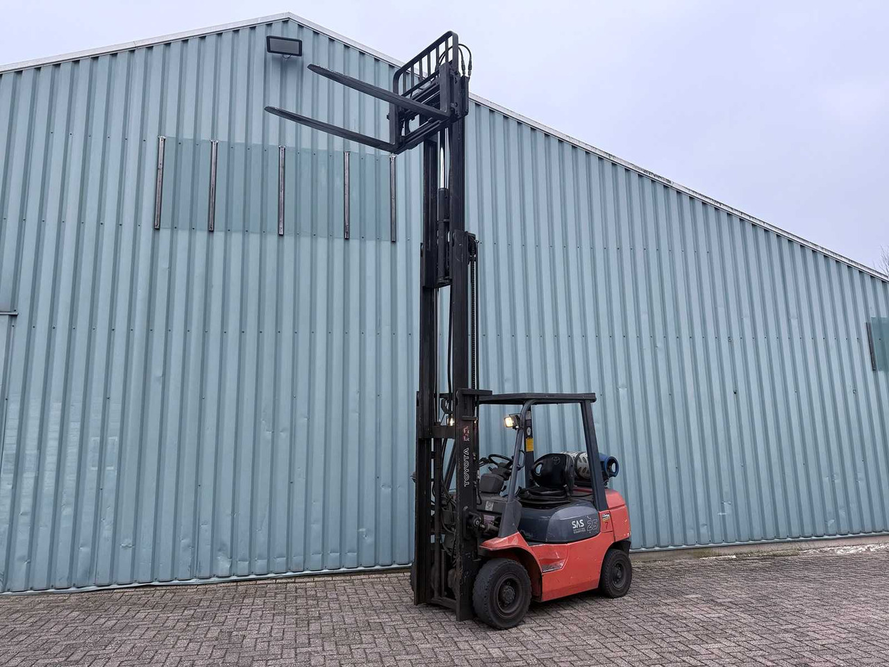 מלגזה TOYOTA FORKLIFT WITH 4TH VALVE-FORK POSITIONER-SIDESHIFT-470CM HIGH-LOW HOURS 6445: תמונה 13