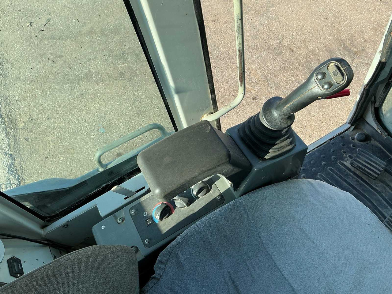 מחפר סורק Takeuchi TB175: תמונה 45