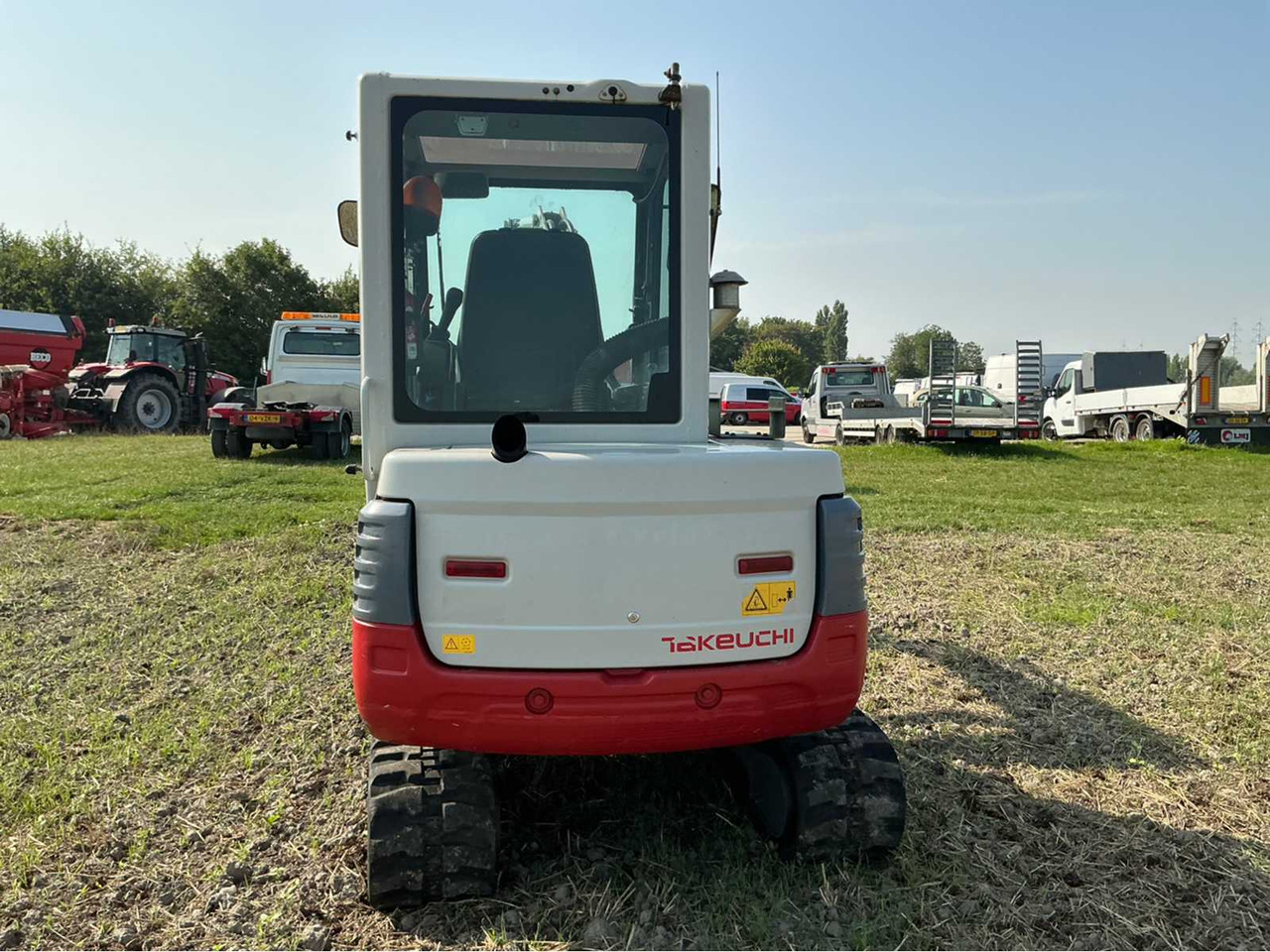 Takeuchi TB235 - מחפר סורק: תמונה 4 Takeuchi TB235 - מחפר סורק: תמונה 4