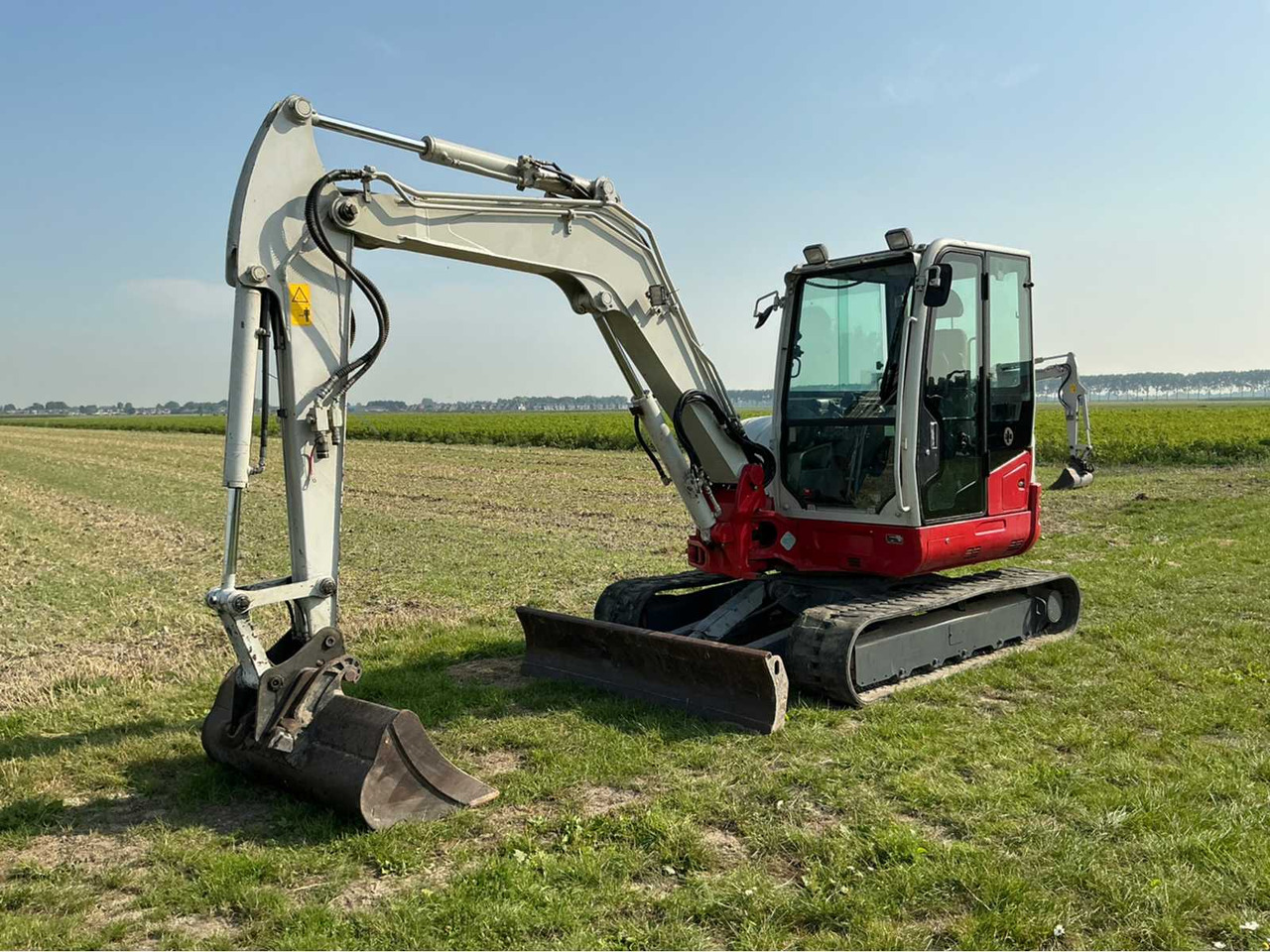 Takeuchi TB260 - מחפר סורק: תמונה 1 Takeuchi TB260 - מחפר סורק: תמונה 1
