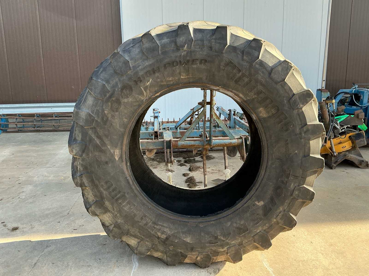 Trelleborg TM900 710/75R42 - גלגלים וצמיגים עבור טרקטור חקלאי: תמונה 5 Trelleborg TM900 710/75R42 - גלגלים וצמיגים עבור טרקטור חקלאי: תמונה 5