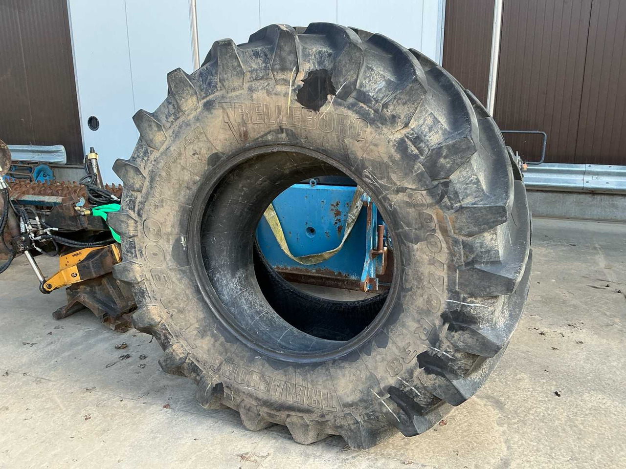 Trelleborg TM900 800/70R38 - גלגלים וצמיגים עבור טרקטור חקלאי: תמונה 1 Trelleborg TM900 800/70R38 - גלגלים וצמיגים עבור טרקטור חקלאי: תמונה 1