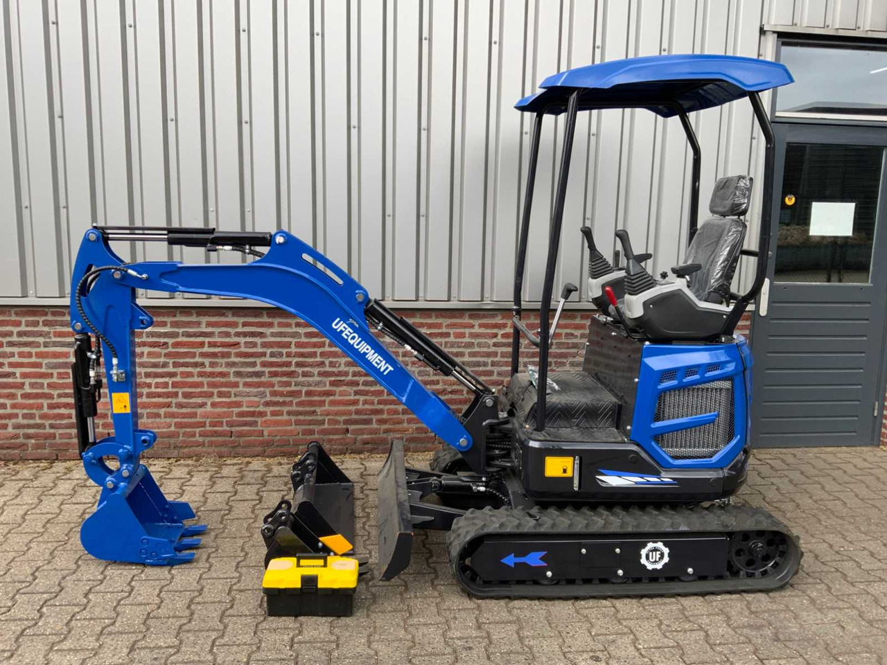 UF Equipment UF EQUIPMENT NM-18 CRAWLER EXCAVATOR - מחפר סורק: תמונה 2 UF Equipment UF EQUIPMENT NM-18 CRAWLER EXCAVATOR - מחפר סורק: תמונה 2