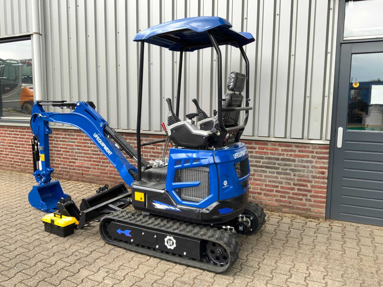 UF Equipment UF EQUIPMENT NM-18 CRAWLER EXCAVATOR - מחפר סורק: תמונה 3 UF Equipment UF EQUIPMENT NM-18 CRAWLER EXCAVATOR - מחפר סורק: תמונה 3