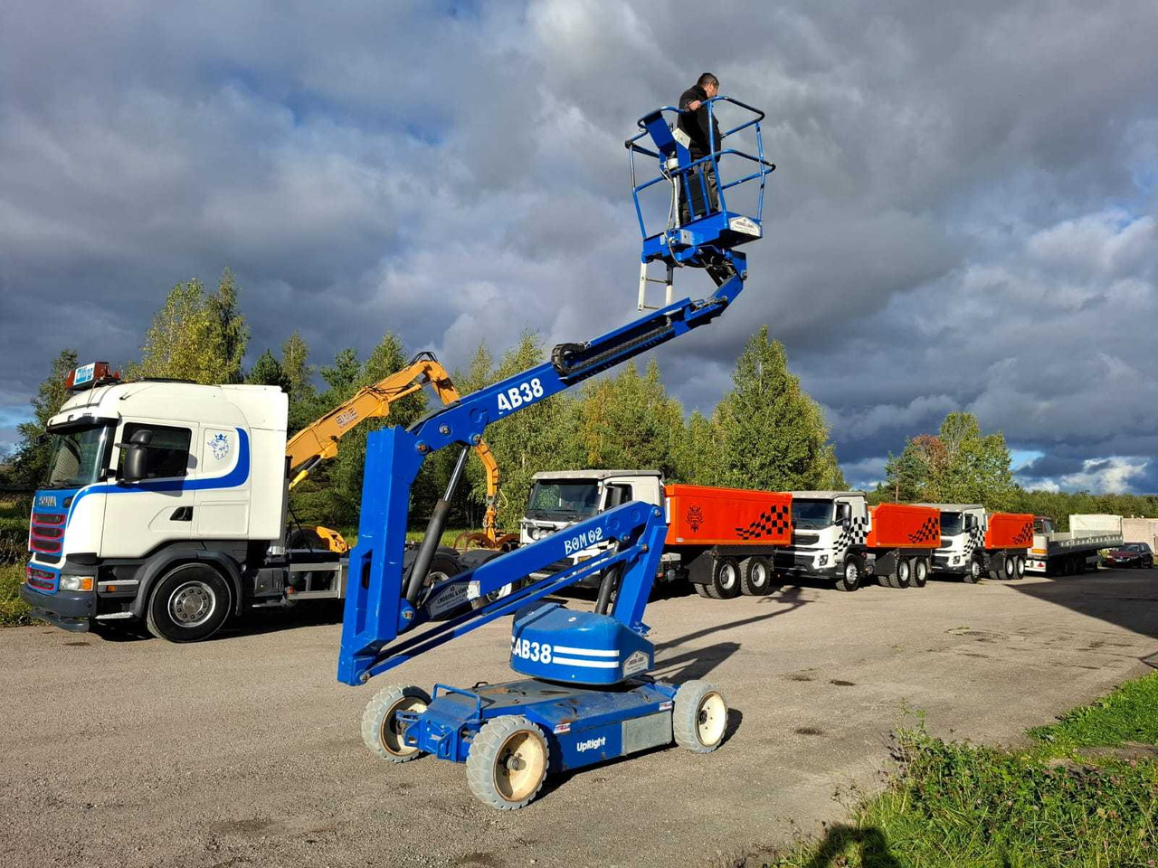 UpRight AB38N - פלטפורמה אווירית: תמונה 3 UpRight AB38N - פלטפורמה אווירית: תמונה 3