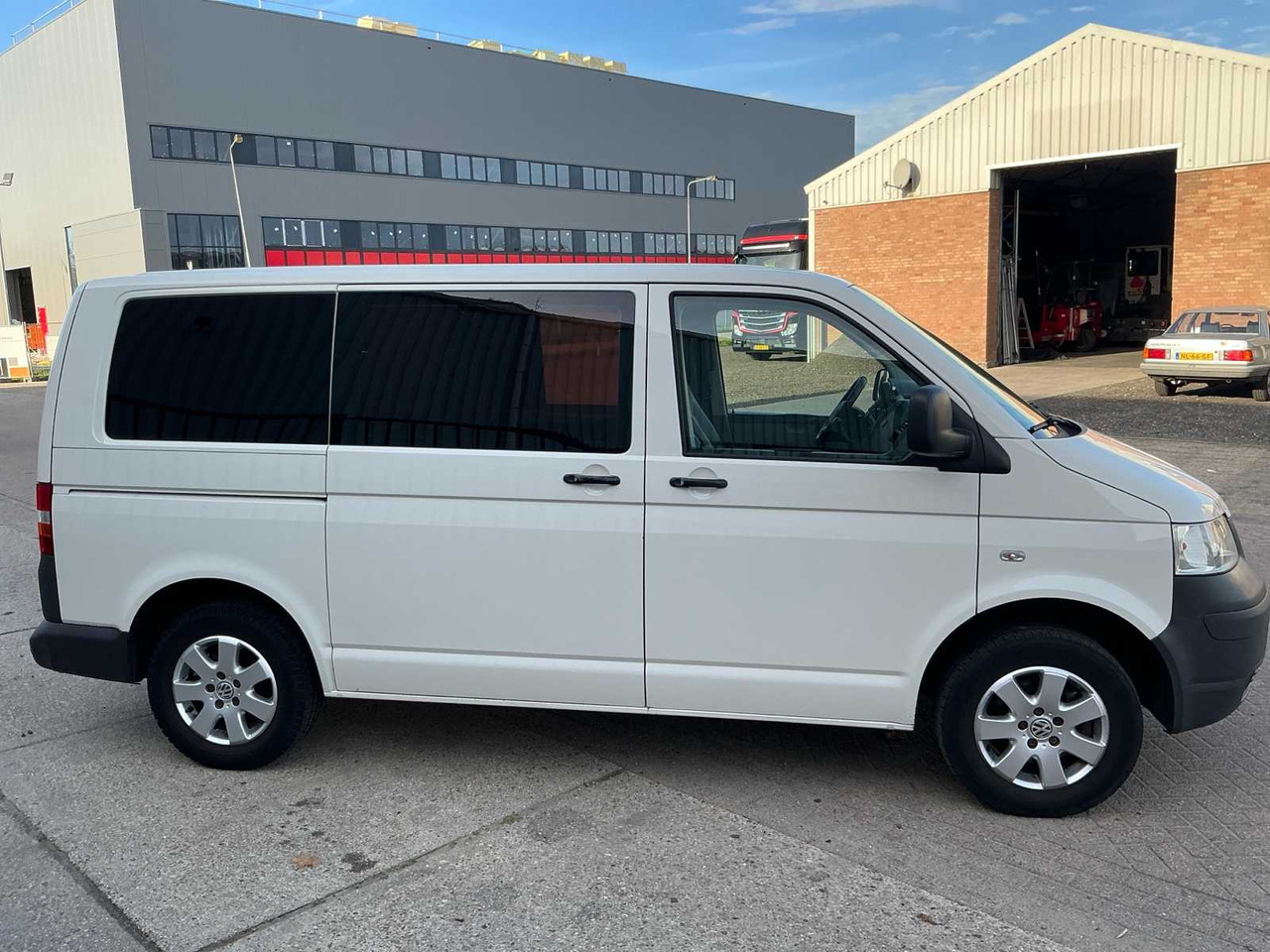 VOLKSWAGEN TRANSPORTER 1.9 TDI 300 TREND.DC COMMERCIAL VEHICLE / WHEELCHAIR BUS - כלי רכב מסחרי: תמונה 5 VOLKSWAGEN TRANSPORTER 1.9 TDI 300 TREND.DC COMMERCIAL VEHICLE / WHEELCHAIR BUS - כלי רכב מסחרי: תמונה 5