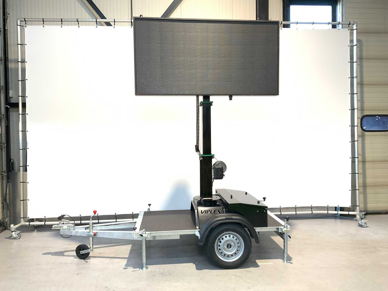 Viplex tekstkar P8 ledscherm op aanhangwagen - ציוד בנייה, קרון נגרר: תמונה 4 Viplex tekstkar P8 ledscherm op aanhangwagen - ציוד בנייה, קרון נגרר: תמונה 4
