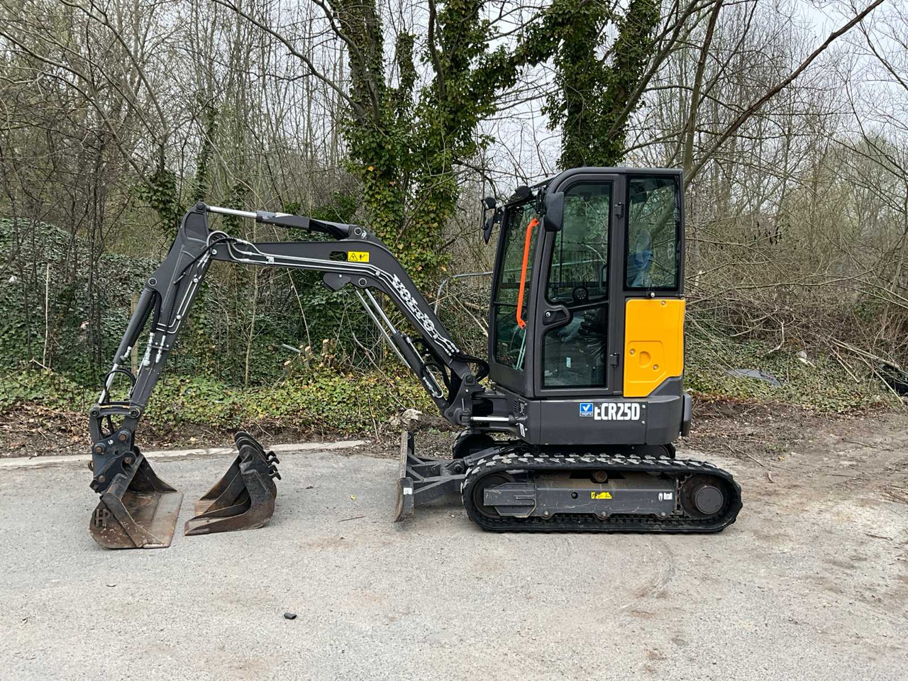 Volvo ECR25D - מיני מחפר: תמונה 2 Volvo ECR25D - מיני מחפר: תמונה 2