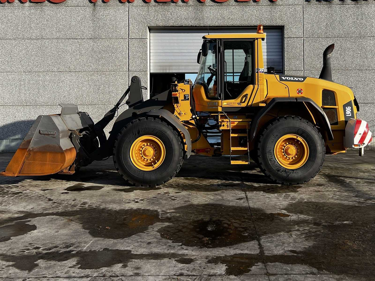 Volvo L90G - מעמיס גלגלים: תמונה 2 Volvo L90G - מעמיס גלגלים: תמונה 2