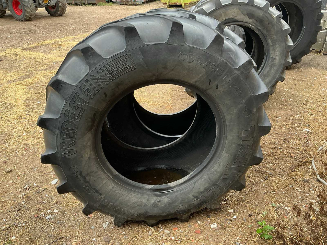 Vredestein Traxion - גלגלים וצמיגים עבור טרקטור חקלאי: תמונה 3 Vredestein Traxion - גלגלים וצמיגים עבור טרקטור חקלאי: תמונה 3