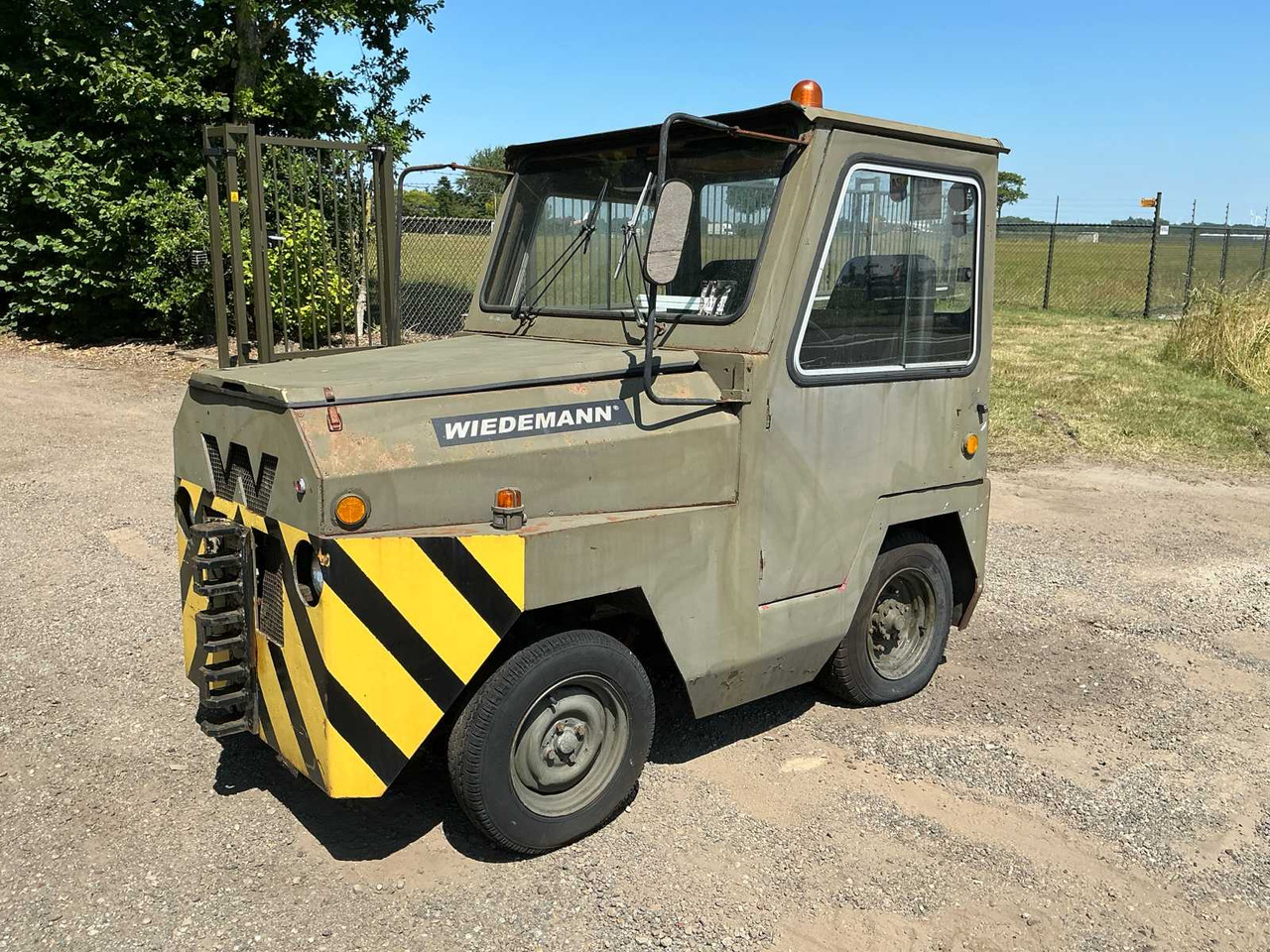 Wiedeman DS-30 - טרקטור חקלאי: תמונה 1 Wiedeman DS-30 - טרקטור חקלאי: תמונה 1
