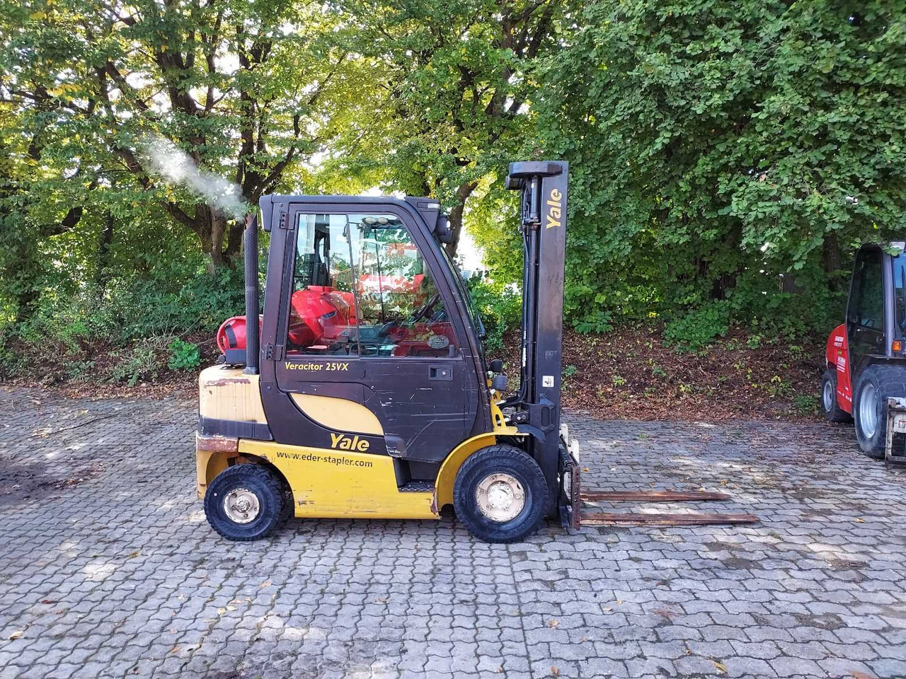 YALE GLP25VX V2420 FORKLIFT - מלגזה: תמונה 2 YALE GLP25VX V2420 FORKLIFT - מלגזה: תמונה 2