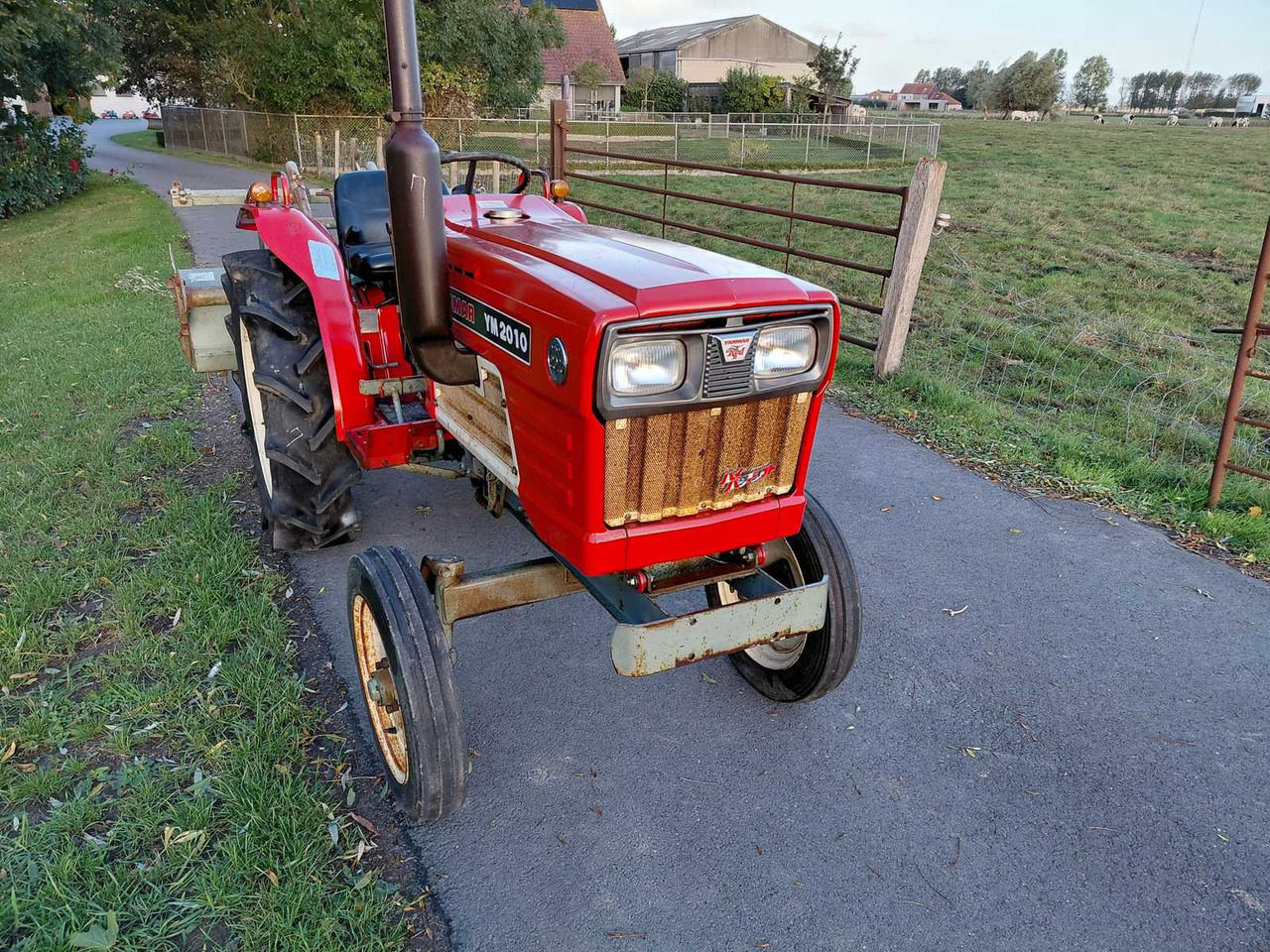 Yanmar YM2010 - טרקטור קומפקטי: תמונה 2 Yanmar YM2010 - טרקטור קומפקטי: תמונה 2