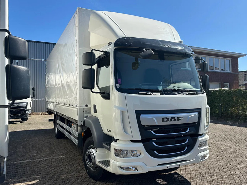 DAF LF 260 LF260.16 EURO6. 2022. Schuifzeil bakwagen met Laadklep. - משאית וילונות צד: תמונה 2 DAF LF 260 LF260.16 EURO6. 2022. Schuifzeil bakwagen met Laadklep. - משאית וילונות צד: תמונה 2