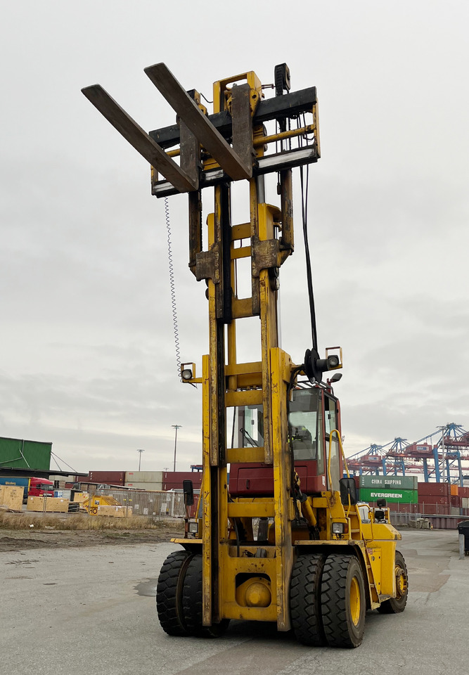 CVS Ferrari F16 - מפעיל מכולות: תמונה 1 CVS Ferrari F16 - מפעיל מכולות: תמונה 1