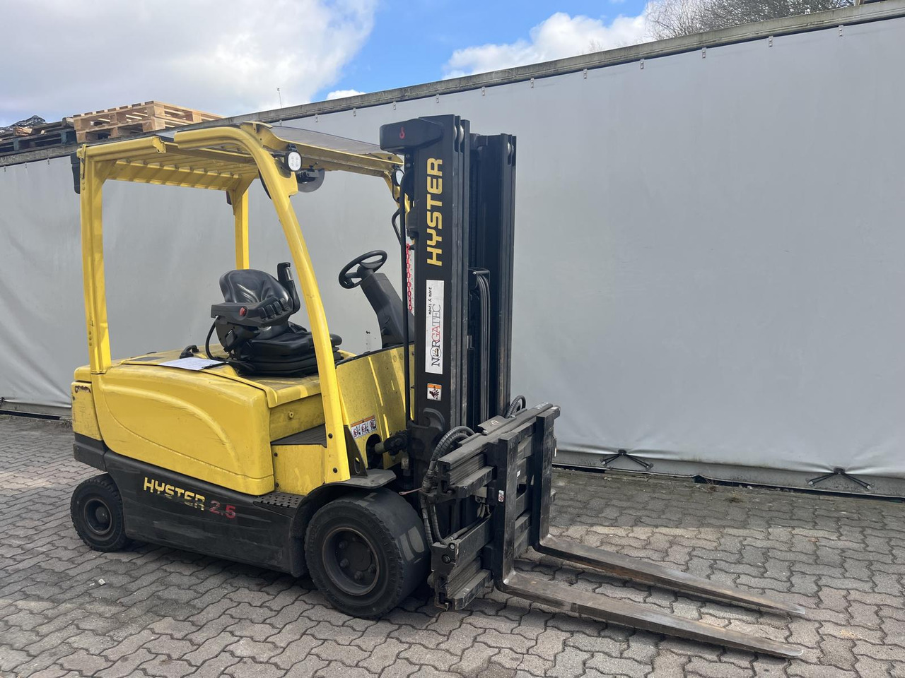 Hyster J2.5XN - מלגזה חשמלית: תמונה 1 Hyster J2.5XN - מלגזה חשמלית: תמונה 1